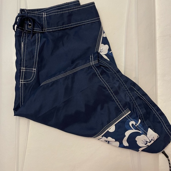 Nice Men’s Swimming Trunks - Picture 4 of 6